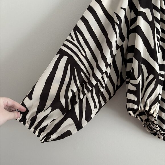 Express Women Size XL Animal Print Long Sleeve Off The Shoulder Cropped Blouse - Picture 3 of 8